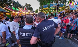 Mit digitaler Hilfe können künftig mögliche Engstellen auf Libori erfasst werden, wo zu viele Menschen unterwegs sind. - Andreas Zobe
