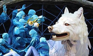 Der Drache Fuchur kämpft sich in die Freiheit. - Burkhard Battran
