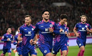 Amiri (M.) hatte nach seinem Treffer vor den Stuttgarter Fans gejubelt. - Marijan Murat/dpa
