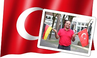 Fußball-Fan: Fatih Tekin wünscht sich ein deutsch-türkisches Finale - und einen 3:2-Sieg für die Türkei. - Michael Schuh