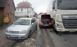 Die Polizeibeamten mussten die Fahrtrichtung Bielefeld ab der Einmündung Friedrich-Ebert-Straße sperren. - Andreas Eickhoff