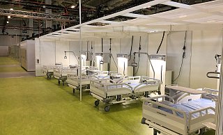 Blick in die Berliner Messehalle 26: Das Stiegelmeyer-Krankenhausbett Evario trägt zu einer hervorragenden Versorgung der Patienten bei. - Stiegelmeyer GmbH & Co. KG