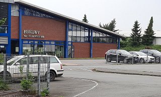 Im Aus- und Weiterbildungszentrum der Benteler AG an der Marienloher Straße in Schloß Neuhaus können sich Mitarbeiterinnen und Mitarbeiter von Betrieben in den Kreisen Paderborn und Höxter ab jetzt impfen lassen. - Marc Schröder
