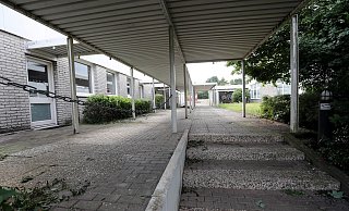 Die leerstehenden Gebäude des früheren Handwerkbildungszentrums am Kleiberweg dienen jetzt unter anderem als Obdachlosenunterkunft. - Wolfgang Rudolf