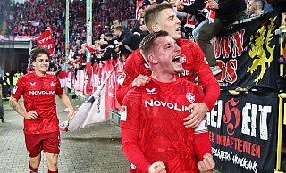 So jubelte FCK-Kapitän Marlon Ritter (vorne) im Hinspiel über seinen 3:0-Treffer gegen Paderborn. Teamkollege Tobias Raschl war erster Gratulant. - Imago Images