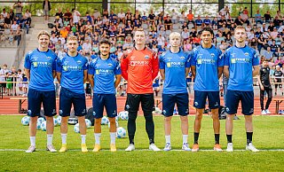Die SCP-Neuzugänge (v. l.) Felix Götze, Luca Herrmann, Mika Baur, Markus Schubert, Anton Bäuerle, Santiago Castaneda und Tjark Scheller beim Trainingsauftakt. - Besim Mazhiqi