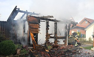 Die Feuerwehr bekämpfte den Brand von zwei Seiten. - Johannes Büttner