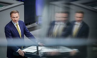 Christian Lindner (FDP) spricht im Plenum des Bundestags zum geplanten Nachtragshaushalt. - Kay Nietfeld/dpa