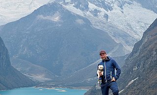 Benedikt Goesmann und sein Hund Bruno haben schon einige Berge hinter sich gelassen. Nach Peru ist er nun in Bolivien angekommen. - Goesmann