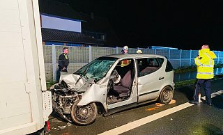 Unfall Kirchlengern B239 Pferdetransporter ein Mann schwer verletzt - Stefan Boscher