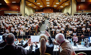 Die Mitgliederversammlung des FC St. Pauli im Audimax-Gebäude der Universität Hamburg. - Gregor Fischer/dpa
