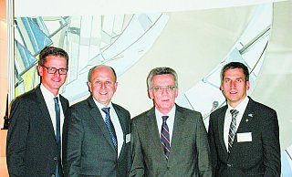 Im Reichstag: (v.l.) Carsten Linnemann, Christoph Rüther, Thomas de Maizière und Burkhard Schwuchow. - CDU