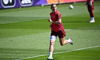 Sara Linder beim Lauftraining mit Bandage. - Sebastian Christoph Gollnow/dpa