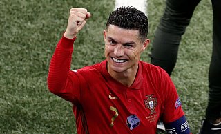 Portugals Cristiano Ronaldo jubelt nach dem Spiel gegen Frankreich. - Laszlo Balogh/POOL AP/dpa
