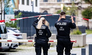 Auch am Freitag waren noch Einsatzkräfte am Tatort. - Matthias Balk/dpa