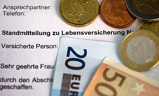 Welche Versicherungen sind wirklich wichtig, welche sind nicht für jeden sinnvoll? nw.de hat mit einem Versicherungsexperten gesprochen. - Arno Burgi/dpa