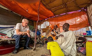 Egeland wirft der internationalen Gemeinschaft mit Blick auf die Krise im Sudan empörendes Verhalten vor. - Ahmed Elsir/NRK/dpa