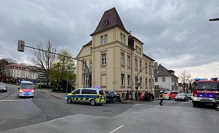 Der Unfall ereignete sich mitten im Stadtzentrum an der Krezung von Osnabrücker Straße, Weingarten und Langer Straße. - Polizei Minden-Lübbecke