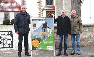 Ortsvorsteher Ulrich Ahle (v. l.), Paul Lohmann und Elmar Schäfer (beide Vorstand Etteln Aktiv) laden zum Jahresauftakt ein. - Schäfer