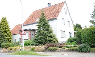 Stätte des Familiendramas: In diesem Einfamilienhaus an der Theenhausener Straße lebte das Ehepaar. - Marc Uthmann