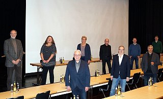 die Vertreter der Fraktionen von CDU, FDP und Grüne, sowie das Einzelratsmitglied Tanja Behring (Linke) unterzeichneten in der Stadthalle den Kooperationsvertrag. - Michael Grundmeier