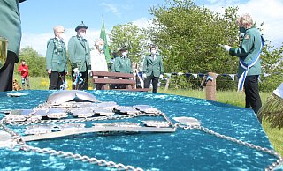 Schützenehrung am neuen Aussichtspunkt oberhalb des Schützenhains am Galgenberg in Borgentreich. - Burkhard Battran