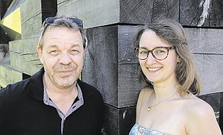 Über Eck: Die Sopranistin Lara Venghaus und NW-Kulturchef Stefan Brams vor dem Gespräch. - Foto: Wolfgang Rudolf
