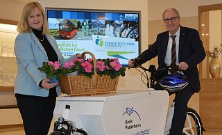 Landrat Manfred Müller und Karin Wiemers von der Servicestelle Wirtschaft laden zur Dorfentwicklungskonferenz nach Brenken ein.  - Kreis Paderborn