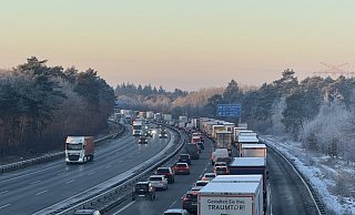 Auf der A2 staute es sich am Autobahnkreuz Bielefeld in Richtung Dortmund. - Mike-Dennis Müller