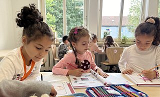 Erstklässler der Grundschule Sieker während der sogenannten Lernzeit. - Christina Niehaus
