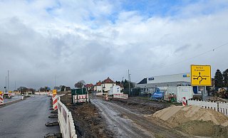Der Kreisel an der Elverdisser Straße / Milser Straße / Auf der Helle wird vergrößert. Ab Freitag können Autos erstmals seit Herbst mit Hilfe einer Ampelschaltung wieder passieren. - Susanne Barth