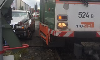 Die alte robuste Straßenbahn kam mit ein paar Kratzern davon.   - Christian Mathiesen