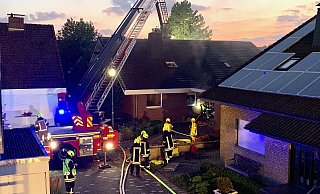 Am Donnerstagabend war in einem Wohnhaus an der Von-Bodelschwingh-Straße ein Brand ausgebrochen. - Ralph Meyer
