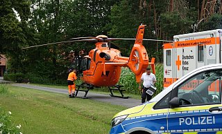 Rettungshubschrauber Christoph 13 flog die Verletzte in ein Krankenhaus nach Bielefeld. - Paul Brinkmann