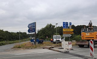 Hier tut sich was: Die Auffahrt zur A33 an der Oerlinghauser Straße in Schloß Holte-Stukenbrock ist seit Wochen gesperrt. Das kritisierten Bürger, weil es ihrer Einschätzung nach nicht nötig sei. - Birgit Guhlke