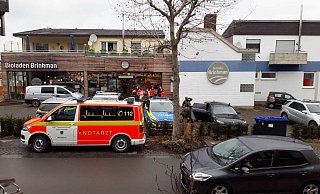 Aufsehen erregte der Einsatz von Polizei und SEK am Donnersvormittag in Warburg. - Simone Flörke