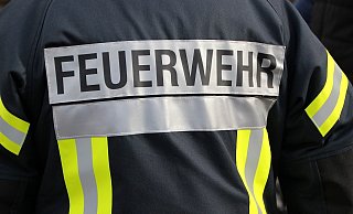Die Feuerwehr rückte am Donnerstagabend zur B 64 aus. - Pixabay (Symbolbild)