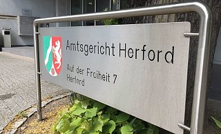 Das Herforder Amtsgericht; Hier fang am Freitagmorgen der Prozess gegen früheren Marktleiter statt. - Kiel-Steinkamp