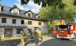 Einsatzkräfte der Delbrücker Feuerwehr hatten das Feuer im ersten Obergeschoss rasch gelöscht. - Ralph Meyer