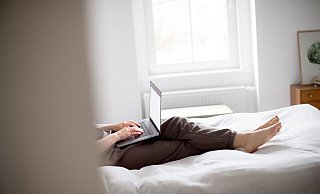 Hat jemand Fremdes auf Ihren Namen im Internet eingekauft? Dann kann das unangenehme Folgen haben. - Zacharie Scheurer/dpa-tmn