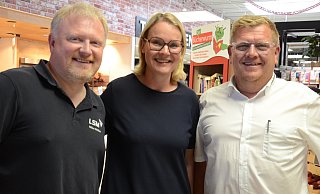 Mike Möller, Meike Wehrmann und Stefan Hartmann vom Gewerbeverein Stemwede freuen sich auf den Stemweder Markt in Levern. Der findet am 20. und 21. September statt. - Joern Spreen-Ledebur