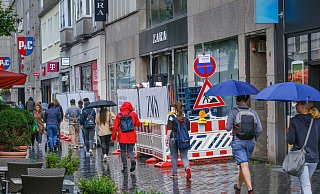 Trostlos: Die Bahnhofstraße kurz nach dem Jahnplatz - aber immerhin entsteht bei Zara Neues. - Andreas Zobe