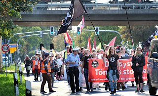 Der Schlachtkonzern Tönnies ist immer wieder Ziel von Demonstranten. - Andreas Frücht (Archiv) Der Schlachtkonzern Tönnies ist immer wieder Ziel von Demonstranten. - Andreas Frücht (Archiv)