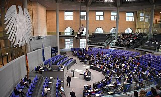 Es laufen bereits Gespräche für den Etat 2025 - und die dürften ebenfalls nicht einfach werden. Allein im Kernhaushalt klafft erneut eine Lücke im zweistelligen Milliardenbereich. - Ann-Marie Utz/dpa