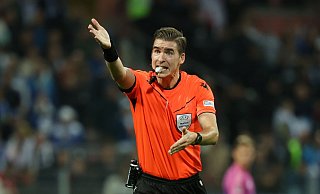 Der Franzose Letexier pfeift das Viertelfinal-Hinspiel der DFB-Elf in Italien. - Christian Charisius/dpa