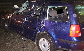 Der Pkw wurde schwer beschädigt. Foto: Polizei Minden-Lübbecke - Polizei Minden-Lübbecke