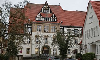 Im Amtsgericht Bad Oeynhausen an der Bismarckstraße 12, wird gegen den Arzt verhandelt. Er lebt und arbeitet jetzt in der Nähe von Hannover. - Ulf Hanke