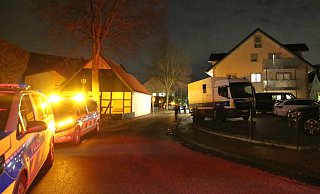 Erneut rückten am Sonntagabend Polizeikräfte zu einem Einsatz im Bereich Kirchstraße/Haspelstraße nach Pr. Oldendorf aus. Auch Kräfte des Landeskriminalamtes waren vor Ort. - Ilka Gülker