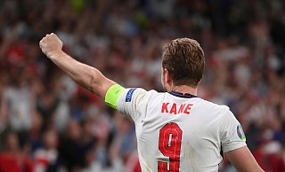 Englands Kapitän Harry Kane setzt auf die Unterstüzung durch die heimischen Fans. - Foto: Laurence Griffiths/Pool Getty/AP/dpa