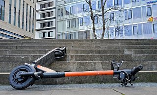 Ein E-Scooter-Fahrer prallte mit einem Fahrradfahrer zusammen. - (Symbolbild): Pixabay